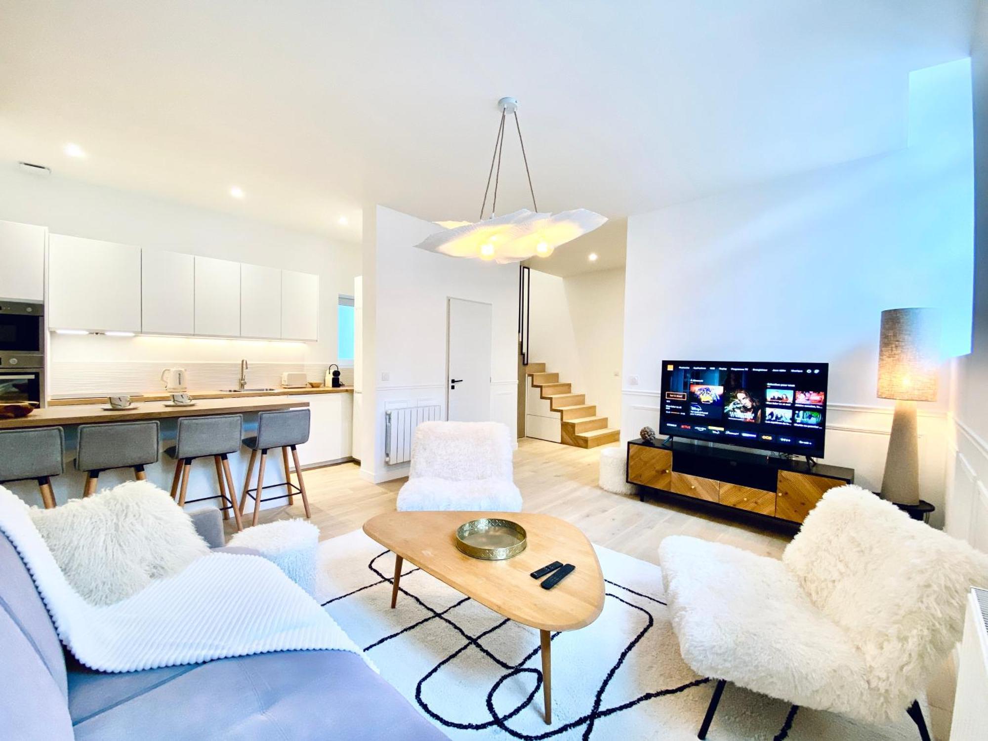 Velvet - Best Keys - Maison Duplex Elegante - Plein Centre Ville - Deco Minimaliste & Cosy - Literie Haut De Gamme - 2 Chambres Separees - Lit Queen Size & 1 Canape Convertible - Smart Tv - Wifi Fibre - Check-In Autonome 桑斯 外观 照片