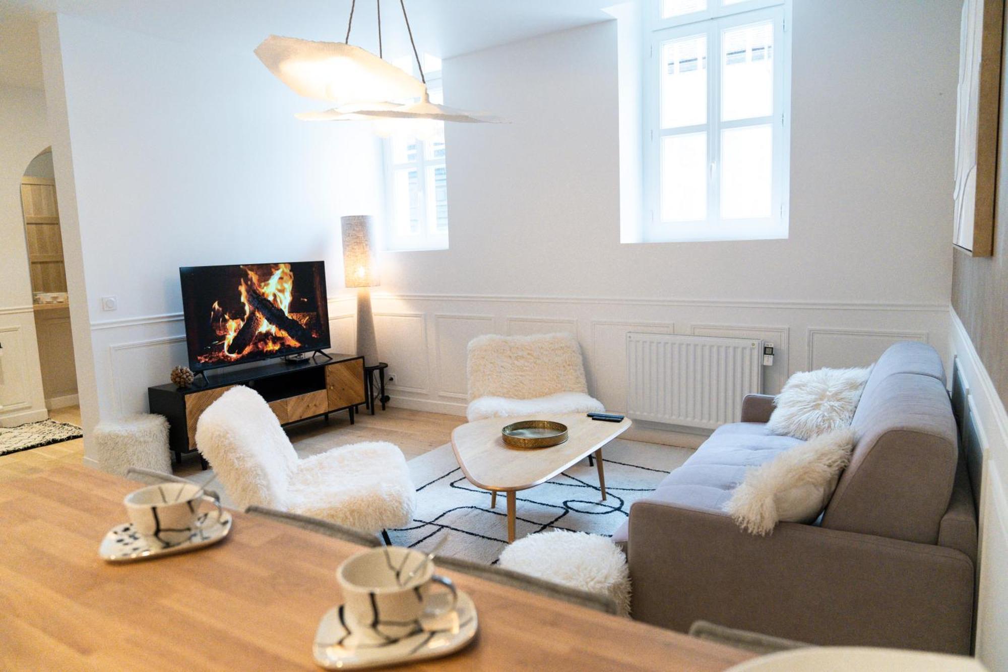Velvet - Best Keys - Maison Duplex Elegante - Plein Centre Ville - Deco Minimaliste & Cosy - Literie Haut De Gamme - 2 Chambres Separees - Lit Queen Size & 1 Canape Convertible - Smart Tv - Wifi Fibre - Check-In Autonome 桑斯 外观 照片